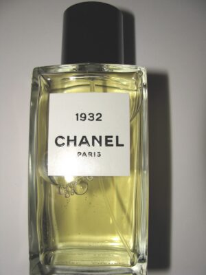 Chanel (Les Exclusifs) 1932 perfume bottle view 1
