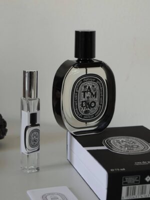 Diptyque Tam Dao EDP perfume bottle view 1